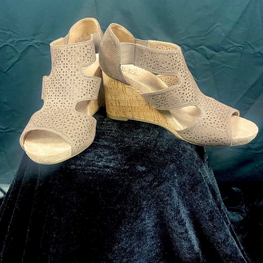 🍁🍂Life Stride Wedge Sandals 🍁🍂